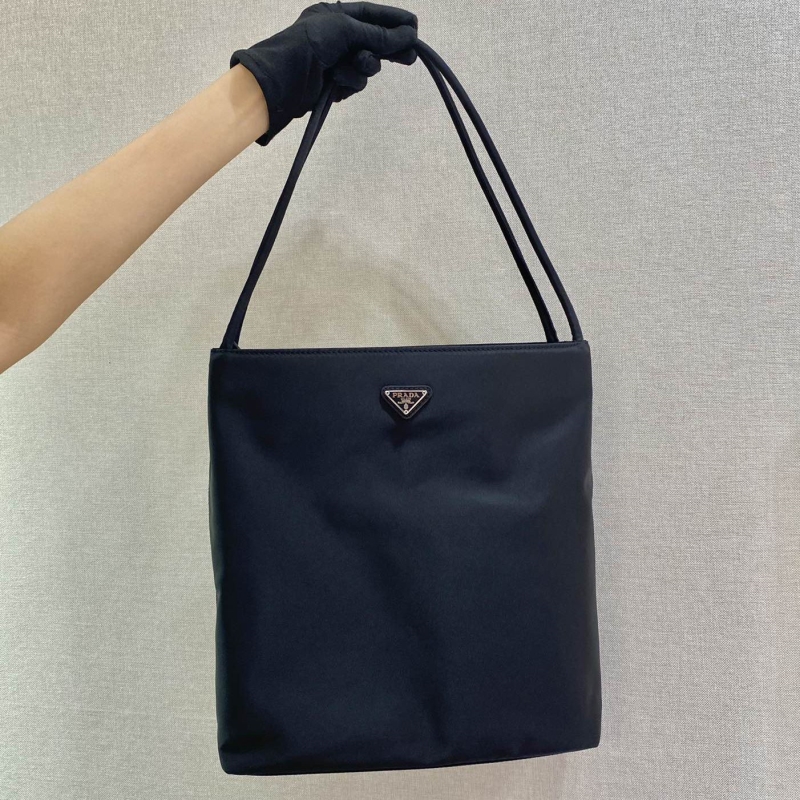 Pra*a tote bags